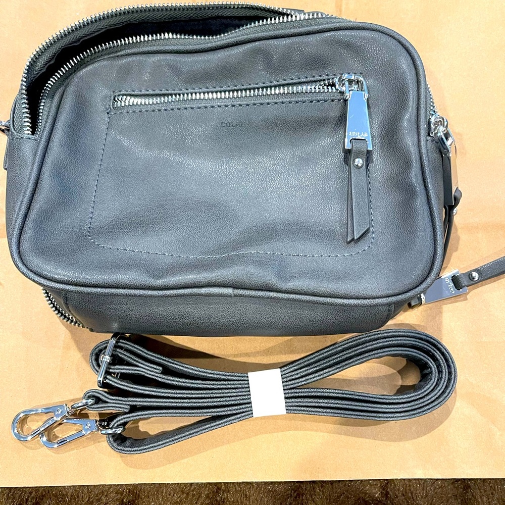 CROSSBODY CARRY ALL- Like new